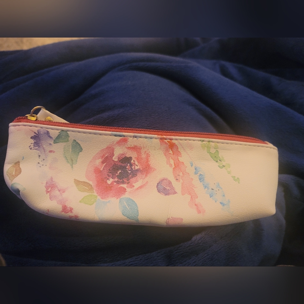 Cosmetic pouch